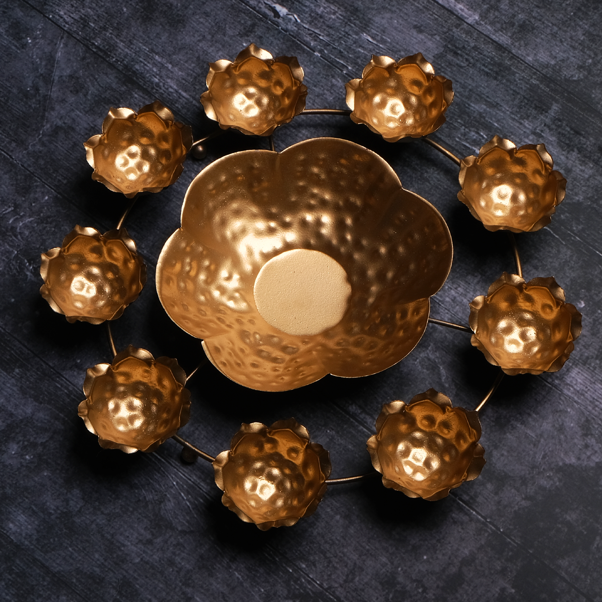 Flower Design Metal Urli