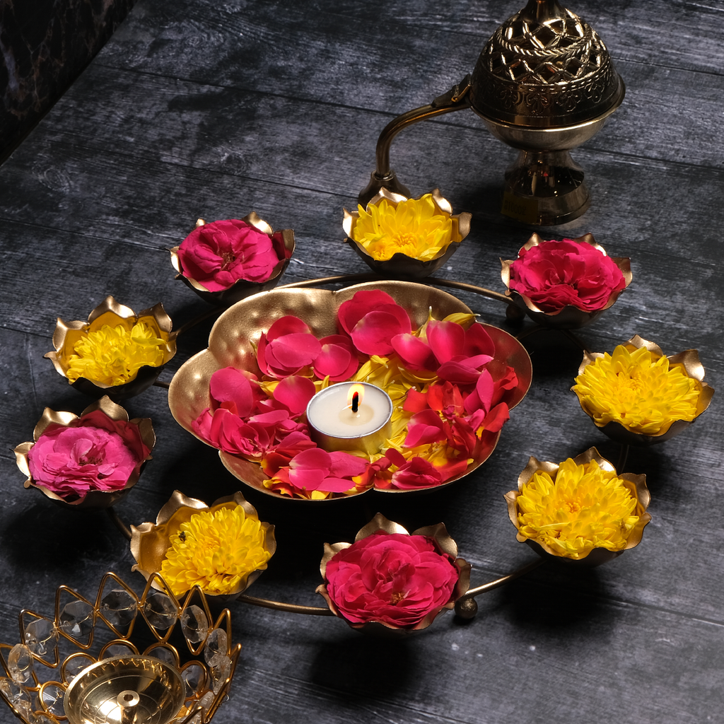 Flower Design Metal Urli