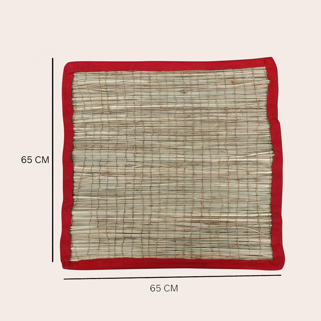 A square woven straw or bamboo mat with a red fabric border, shown on a light beige background with dimension lines indicating 65 cm by 65 cm.