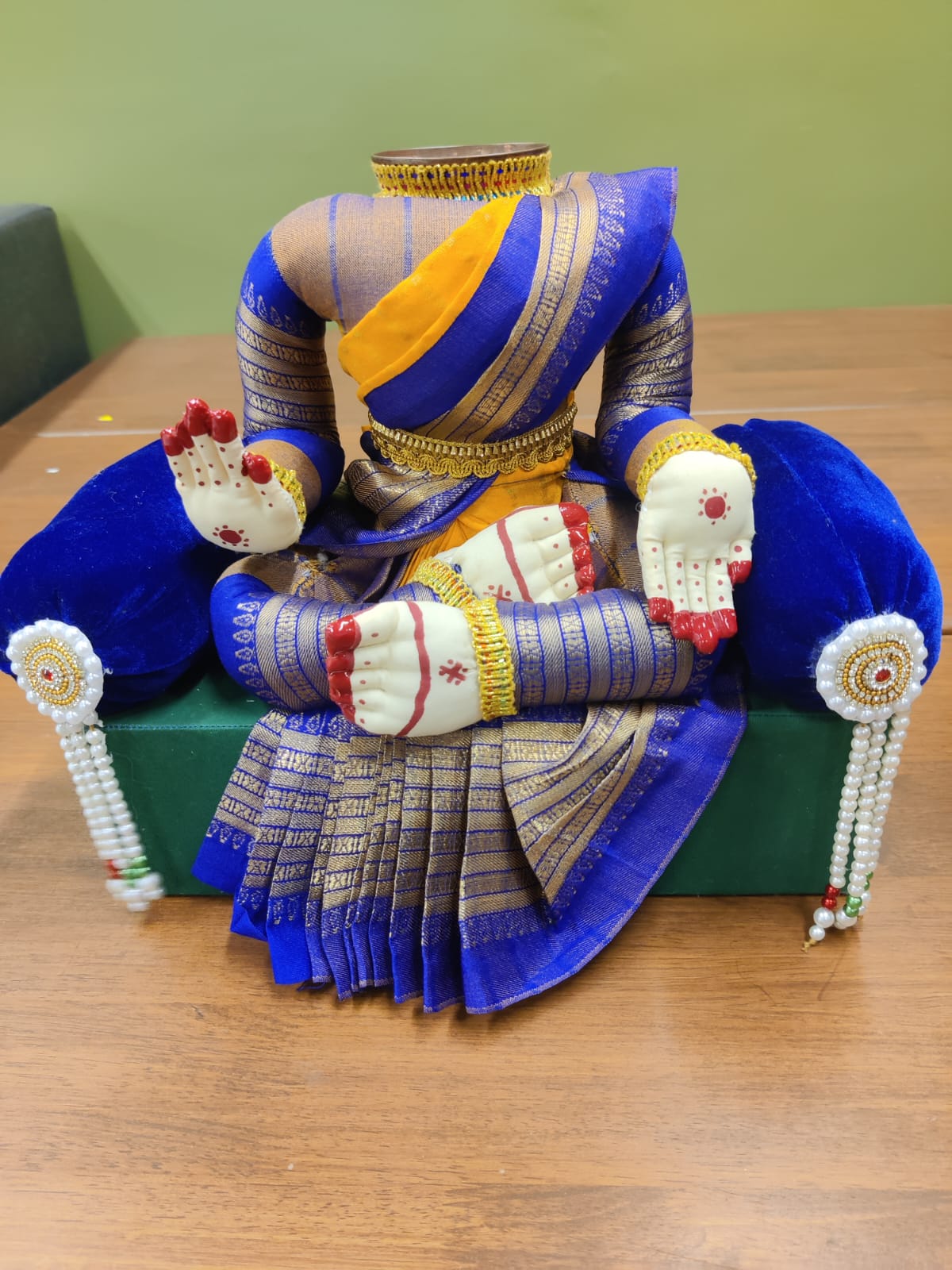 lakshmi devi  idols with sofa Set