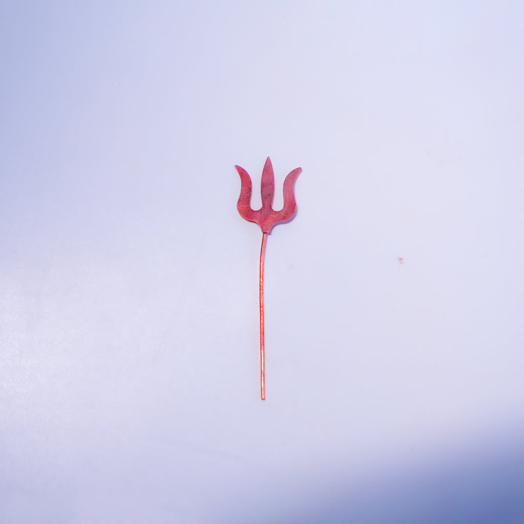Red trident on a light purple background